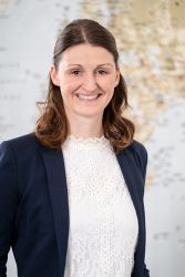 Portrait von Jacqueline Pirolt, Corporate Office